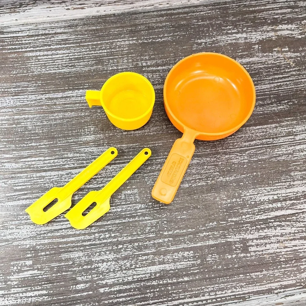Vintage Tupperware Toy Spatula Spreader Yellow cup and pot,‎ set of 4